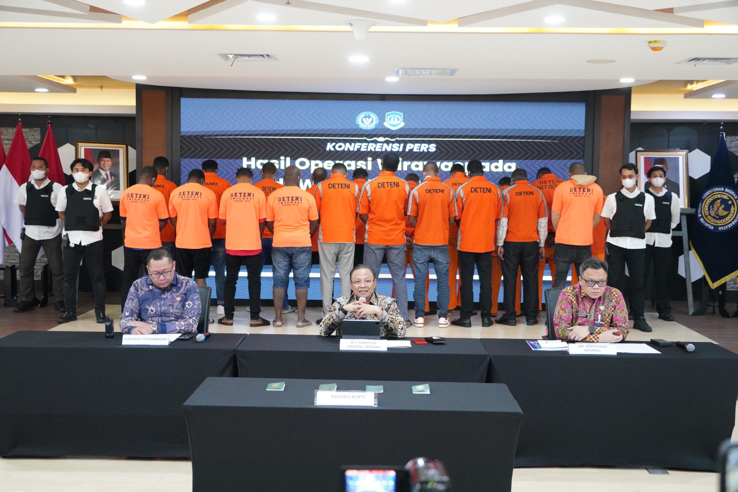 Imigrasi Jaring 170 WNA dalam Operasi Wira Waspada Imigrasi Jaring 170 WNA dalam Operasi Wira Waspada